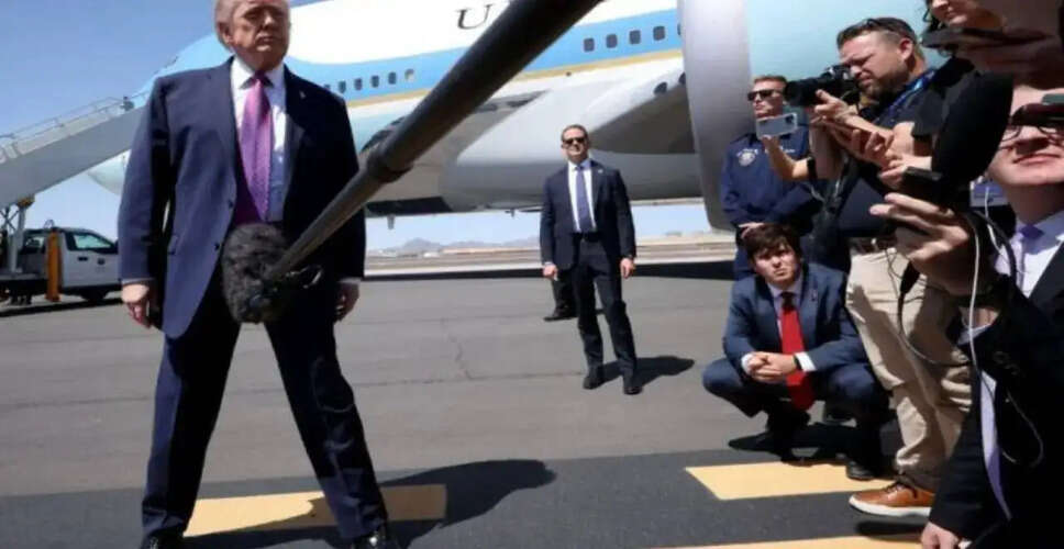 डोनाल्ड ट्रंप की हालिया तस्वीर से स्वास्थ्य पर उठे सवाल