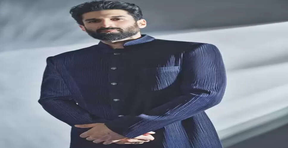 अनुराग बसु शांत होकर भी बहुत कुछ कह देते हैं: आदित्य रॉय कपूर