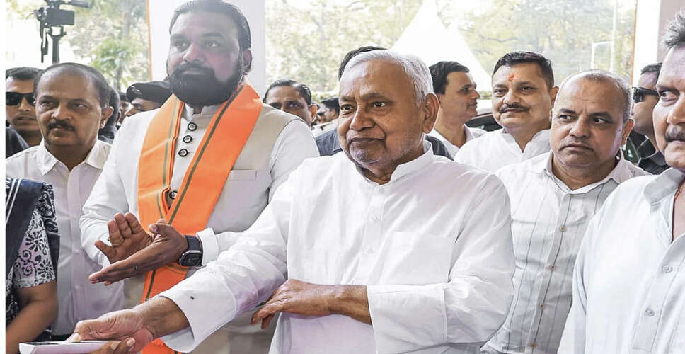 नीतीश कुमार का विधान परिषद से इस्तीफा, राज्यसभा में शपथ लेने की तैयारी