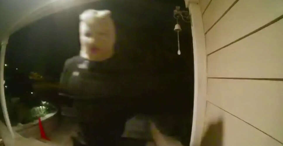 युवक पर तेजाब से हमला: मुखौटा पहनकर घर में घुसा आरोपी