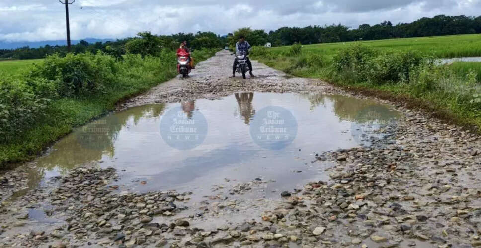 बोडोलैंड क्षेत्र में बुनियादी सुविधाओं की कमी से नाराज लोग