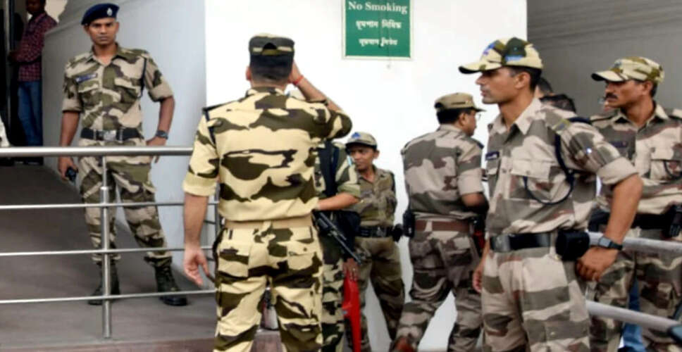 दिल्ली के स्कूलों में बम की धमकी, तलाशी अभियान जारी