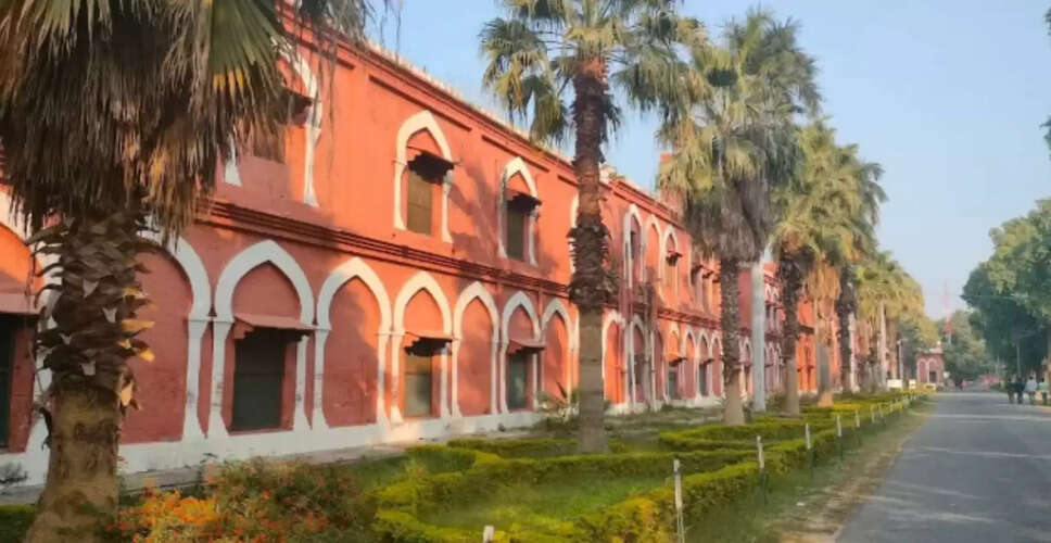 अलीगढ़ मुस्लिम यूनिवर्सिटी में दीपावली उत्सव की मांग, होली का आयोजन भी हुआ