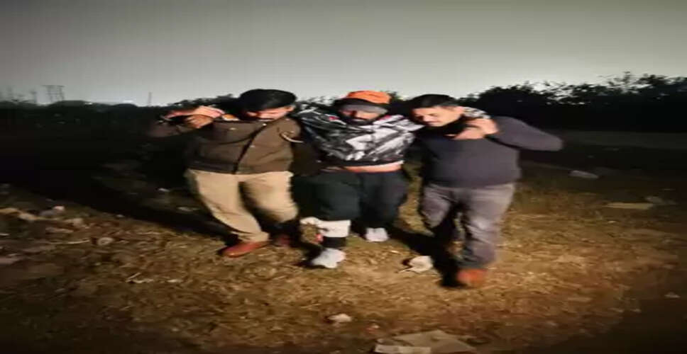 पुलिस और लुटेरे बदमाश के बीच हुई मुठभेड़, अवैध हथियार, लूट के मोबाइल बरामद
