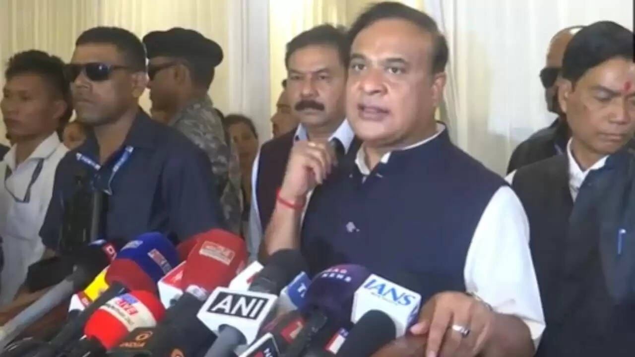 असम के मुख्यमंत्री हिमंत सरमा का विवादास्पद बयान: हिंदुओं से तीन बच्चे पैदा करने की अपील
