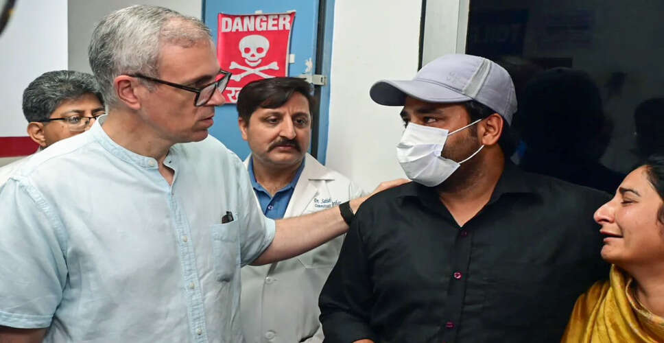 जम्मू-कश्मीर में विस्फोट के बाद मुख्यमंत्री का मुआवजे का आश्वासन