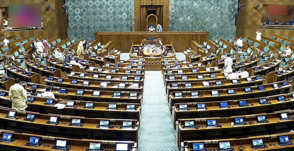 एलपीजी सिलेंडरों की कमी पर लोकसभा में हंगामा, कार्यवाही स्थगित