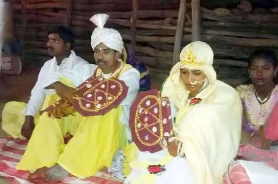 मध्य प्रदेश के गांव में शादी के बाद दुल्हन को विदाई में पहनाए जाते हैं सफेद कपड़े