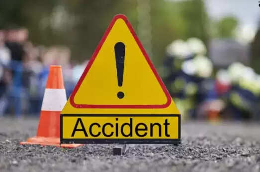 हाथरस में दीपावली पर सड़क हादसों से मातम, आठ की मौत