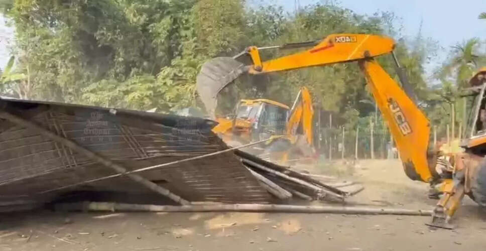 असम के सोनितपुर में वन्यजीव अभयारण्य से अतिक्रमण हटाने का अभियान जारी