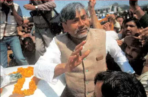बिहार विधानसभा चुनाव 2025: बाहुबलियों की वापसी और राजनीतिक समीकरण