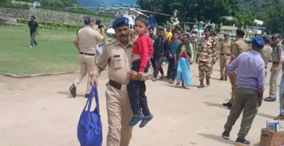 ऑपरेशन धराली: राहत बचाव कार्य जारी, आपदाग्रस्त क्षेत्रों में फंसे लोगों को किया जा रहा एयरलिफ्ट