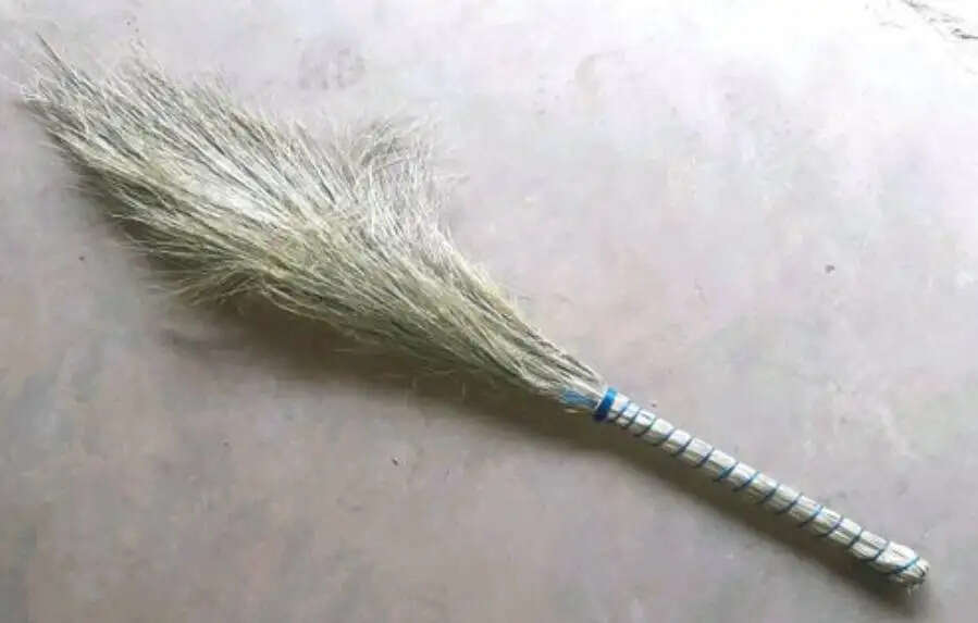 दान करते समय इन चीजों से बचें: जानें क्यों हैं अशुभ