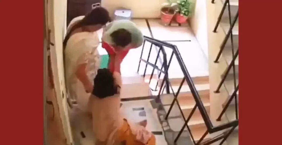गाजियाबाद में बहू द्वारा सास की पिटाई का वीडियो वायरल