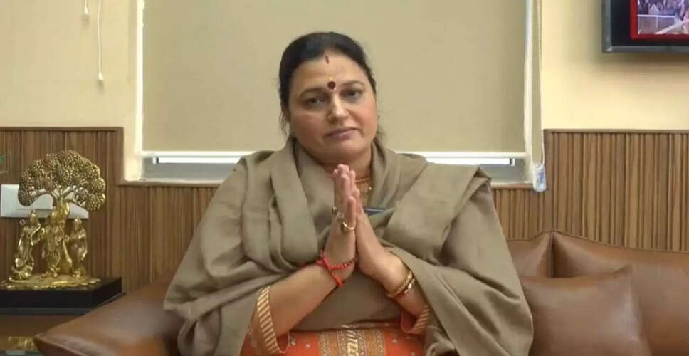 दिल्ली बीजेपी पार्षद रेणु चौधरी ने फुटबॉल कोच को धमकी देने पर मांगी माफी