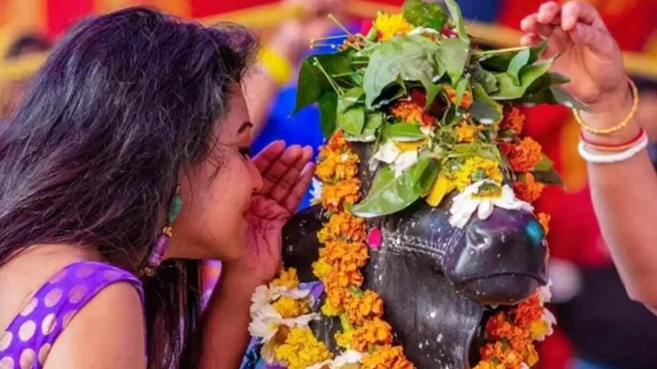 नंदी के कान में मनोकामना कहने की परंपरा: जानें इसके पीछे का रहस्य