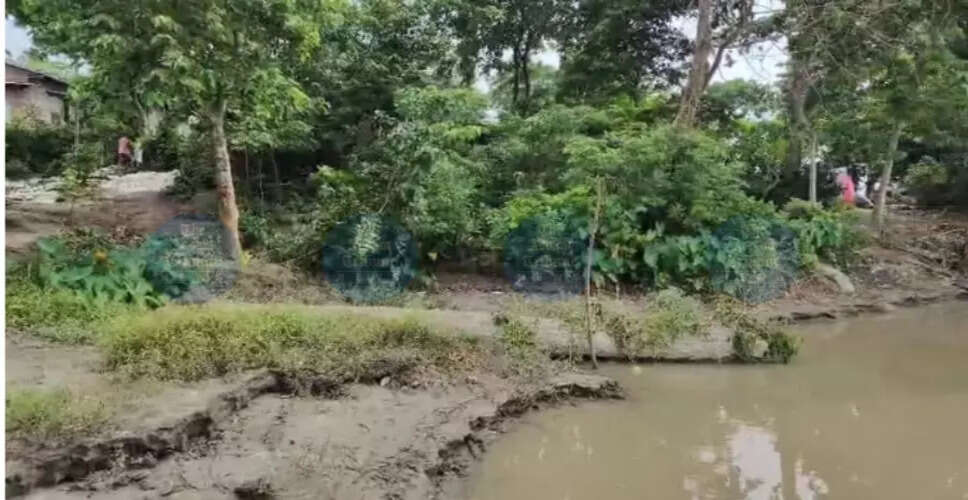 बिस्वनाथ घाट में बाढ़ से भूमि क्षरण का संकट