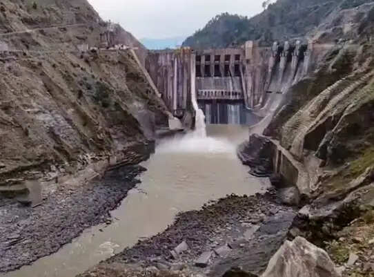 भारत ने पाकिस्तान की ओर जाने वाले पानी को रोकने के लिए उठाया बड़ा कदम