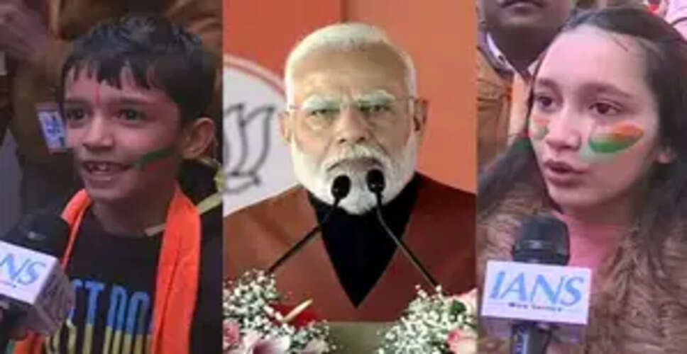 जनसभा को संबोधित करते हुए पीएम मोदी ने उनकी तस्वीर लिए बच्चों को किया नोटिस, लेटर लिखने का किया वादा