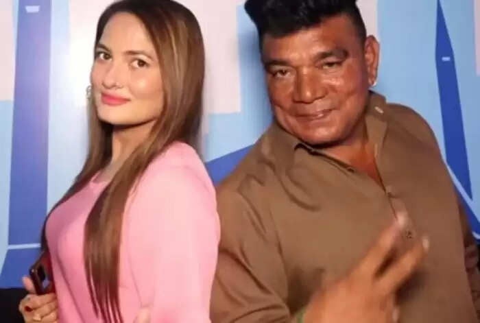 22 वर्षीय लड़की की अनोखी प्रेम कहानी: 55 वर्षीय नौकर से शादी