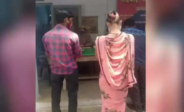 गोरखपुर में अनोखी पंचायत: पति ने पत्नी को दिया सम्मान का वादा