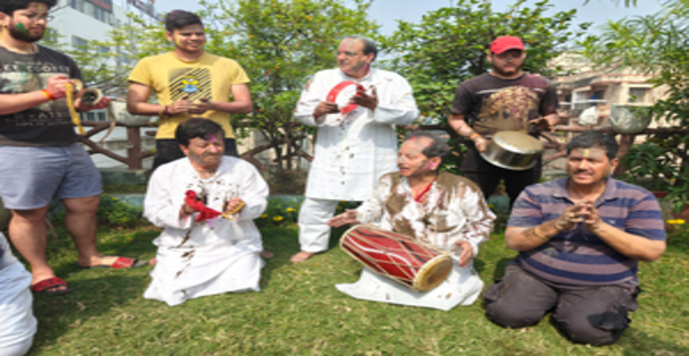 बिहार के उप मुख्यमंत्री विजय सिन्हा ने खेली होली, ढोल बजाकर गाया फगुआ गीत
