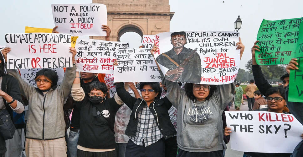 दिल्ली में प्रदूषण विरोध प्रदर्शन में माओवादी कमांडर का पोस्टर विवादित