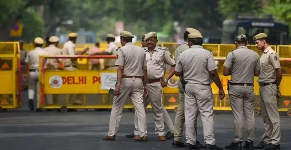 दिल्ली में त्रासद ट्रिपल मर्डर: परिवार के सदस्यों की हत्या के पीछे का रहस्य