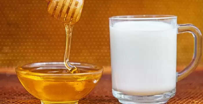 पुरुषों के लिए दूध और शहद: स्वास्थ्य के लिए लाभकारी ड्रिंक