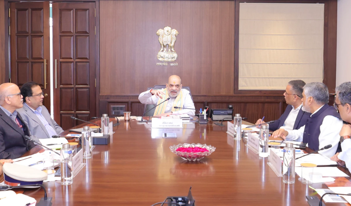 दिल्ली में कार विस्फोट की जांच पर अमित शाह की समीक्षा बैठक
