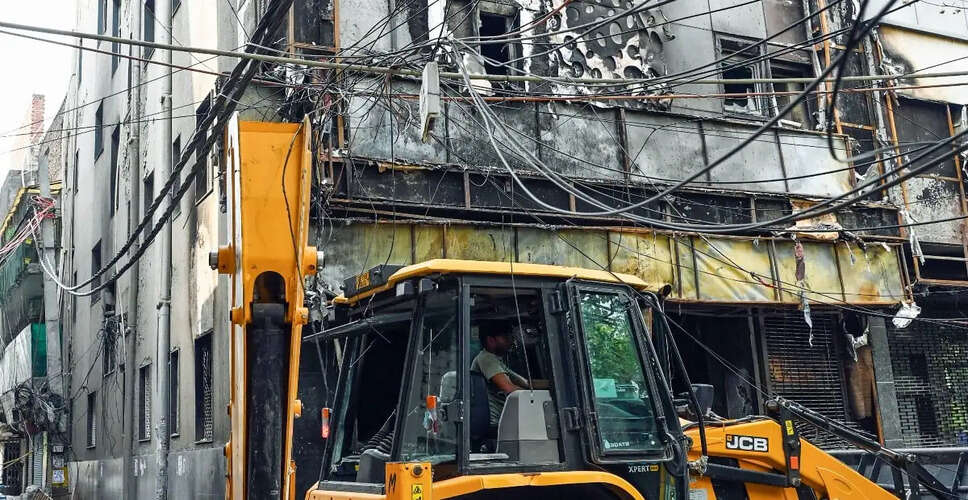 दिल्ली के गेस्ट हाउस में आग: जांच में सुरक्षा मानकों की लापरवाही का खुलासा