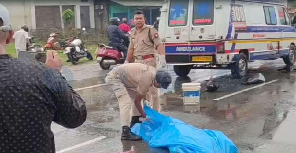 जोखिम भरे सड़क पर ट्रक की टक्कर से दो महिलाओं की मौत