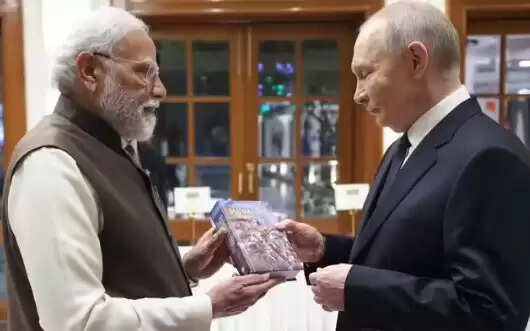 रूस के राष्ट्रपति पुतिन का भारत दौरा: पीएम मोदी ने भेंट की भगवद गीता
