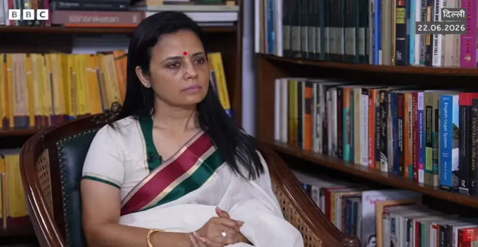 महुआ मोइत्रा की शुभेंदु अधिकारी की तारीफ से पश्चिम बंगाल की राजनीति में हलचल