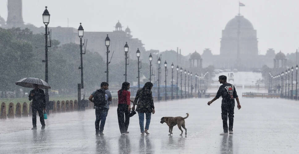 दिल्ली में मौसम का हाल: तापमान में गिरावट और बारिश की संभावना