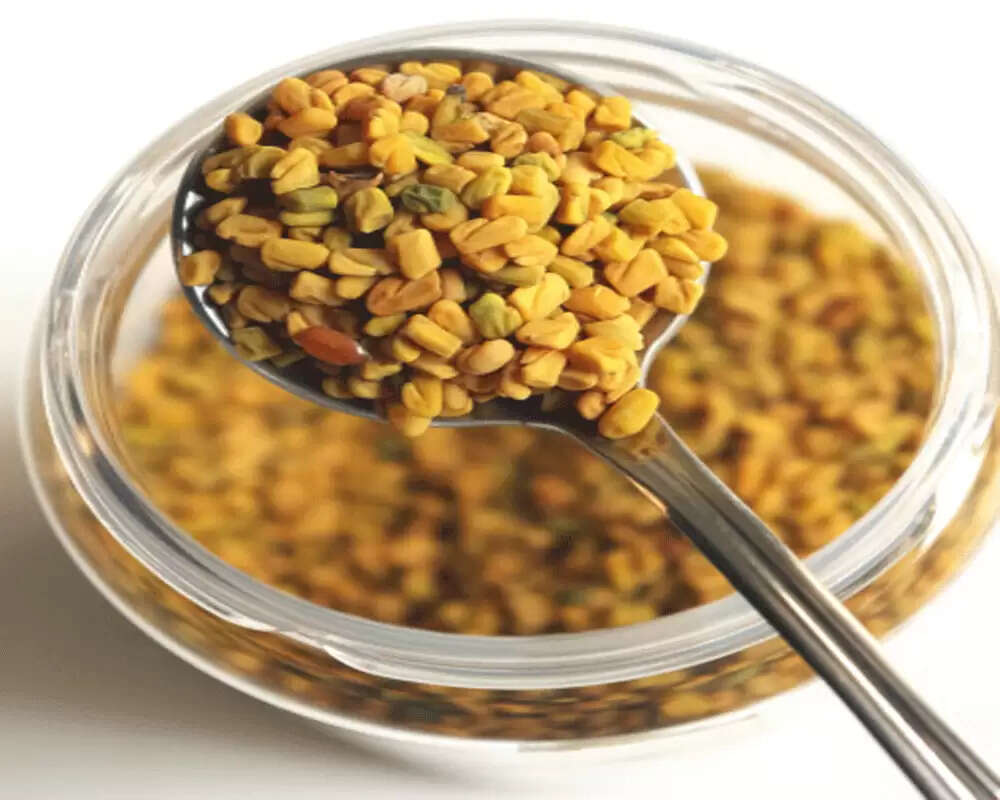 बालों के झड़ने की समस्या से राहत पाने के लिए मेथी के प्रभावी उपाय