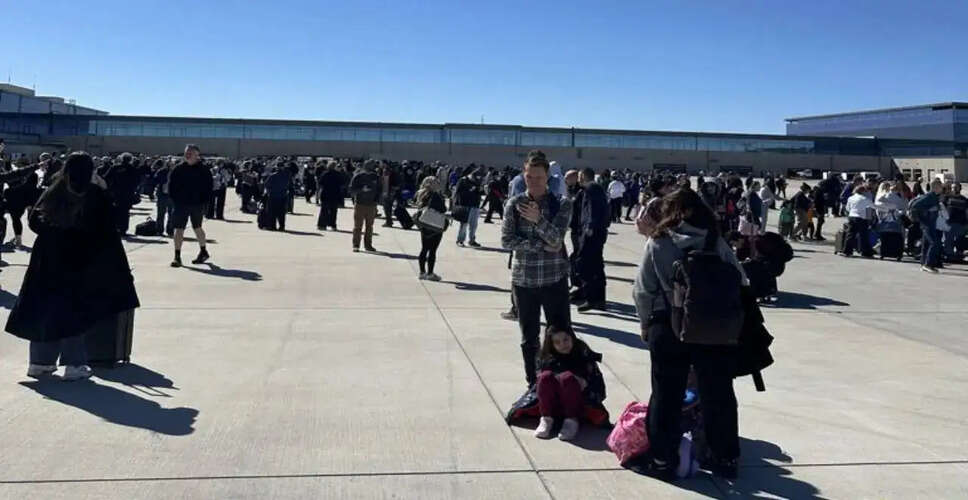 कैंसस सिटी एयरपोर्ट पर यात्रियों की आपात निकासी