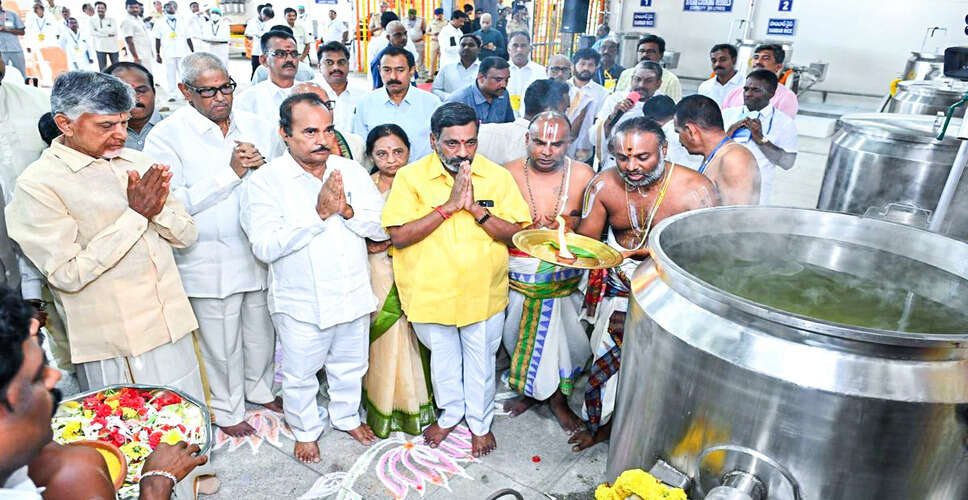 टीटीडी प्रशासन पर आरोप: मंदिर की परंपराओं को कमजोर करने का आरोप