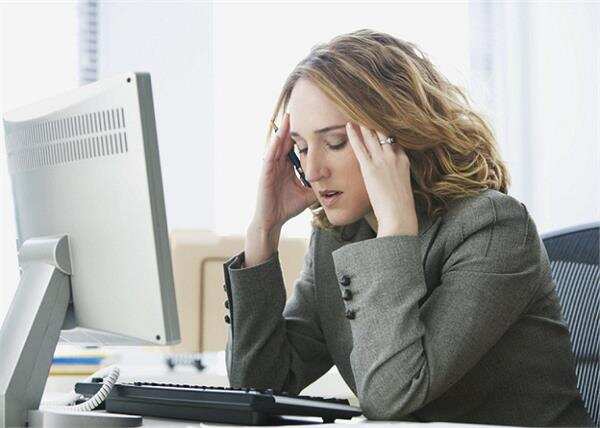 हाथ-पैर कांपने के कारण: जानें क्या हो सकते हैं गंभीर संकेत