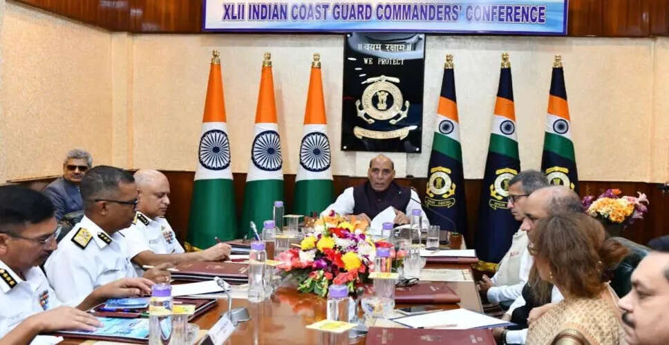 रक्षा मंत्री ने भारतीय तट रक्षक को नई चुनौतियों का सामना करने के लिए तैयार रहने का निर्देश दिया