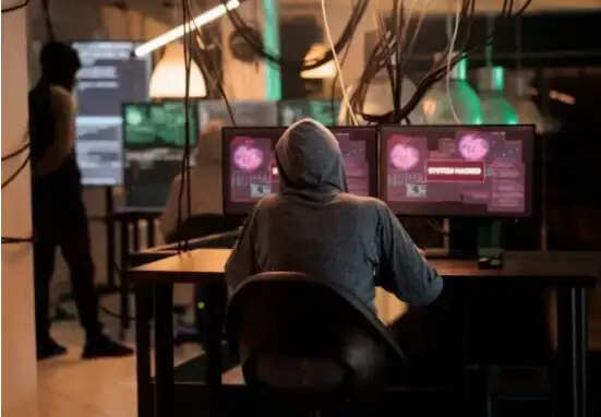 साइबर अपराध: आधुनिक युग की एक गंभीर चुनौती