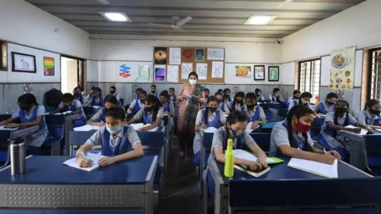 दिल्ली में फिजिकल एजुकेशन परीक्षा की तारीख में बदलाव की मांग