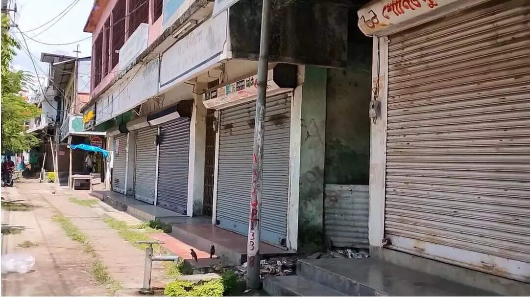 असम में श्रमिक हड़ताल का मिला-जुला असर, प्रदर्शनकारियों ने उठाई मांगें