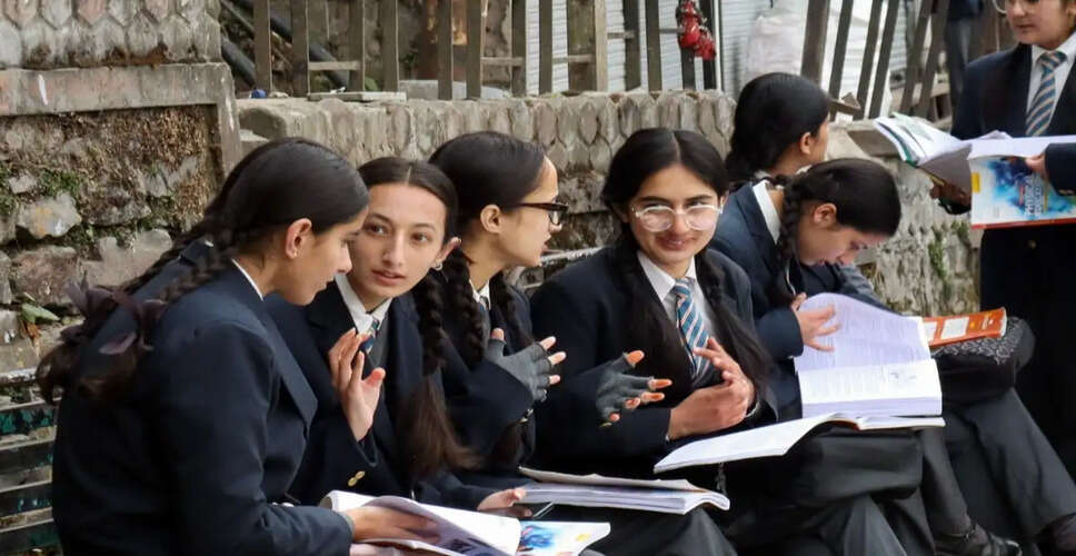 CBSE की ऑन-स्क्रीन मार्किंग प्रणाली पर विवाद: छात्रों की चिंताएँ और समर्थन