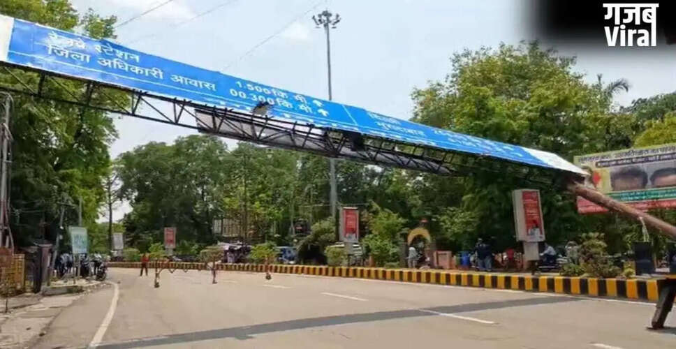 बरेली में आंधी और बारिश से भारी नुकसान, पेड़ और साइन बोर्ड गिरे
