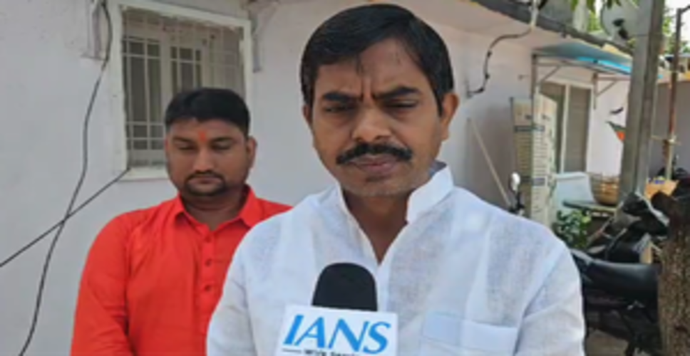बीजेपी एमएलसी जीवन कुमार ने सोशल मीडिया पर लोगों से पूछा राहुल गांधी हिंदू या मुस्लिम?