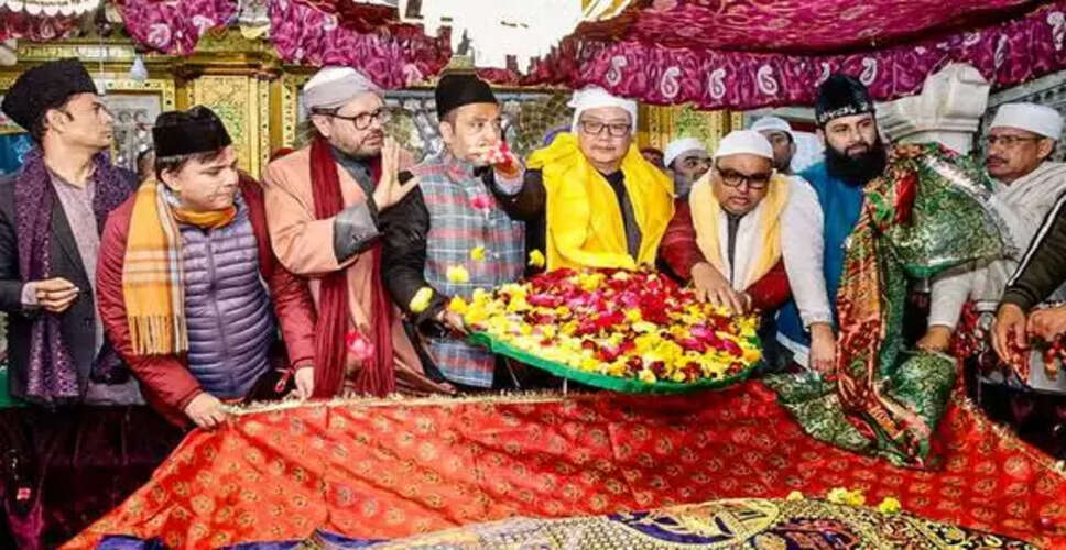 केंद्रीय मंत्री किरेन रिजिजू ने अजमेर दरगाह पर चढ़ाई पीएम मोदी की चादर