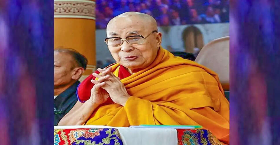 दलाई लामा का दिल्ली दौरा: घुटने के इलाज के लिए यात्रा और ग्रैमी पुरस्कार समारोह