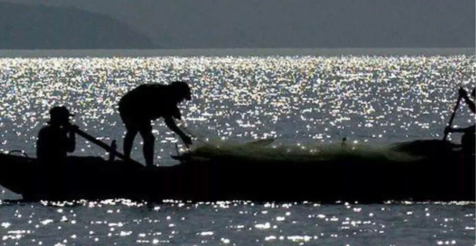 तमिलनाडु के 14 मछुआरे श्रीलंकाई नौसेना द्वारा गिरफ्तार