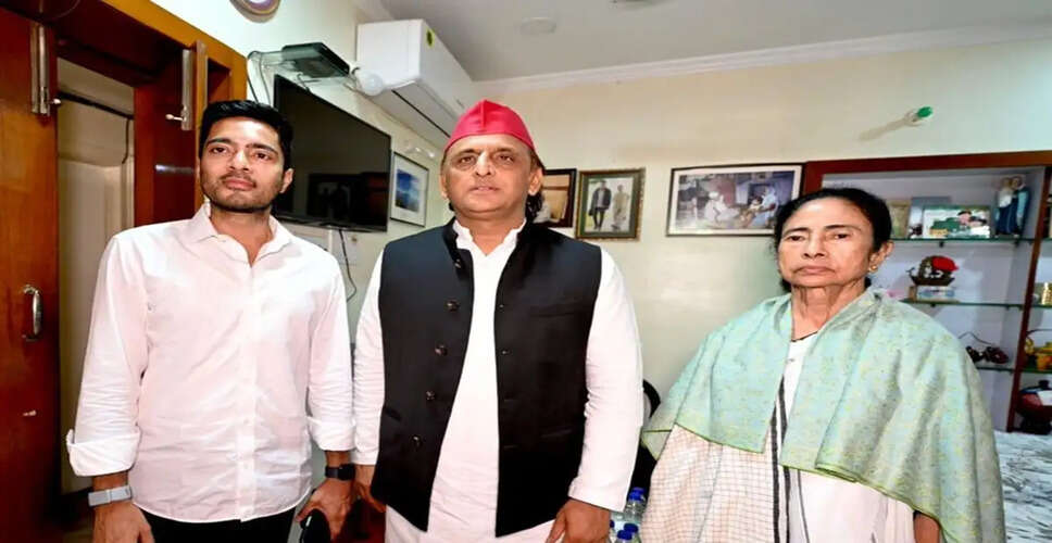 अखिलेश यादव ने ममता बनर्जी को दिया समर्थन, बंगाल चुनाव पर चर्चा